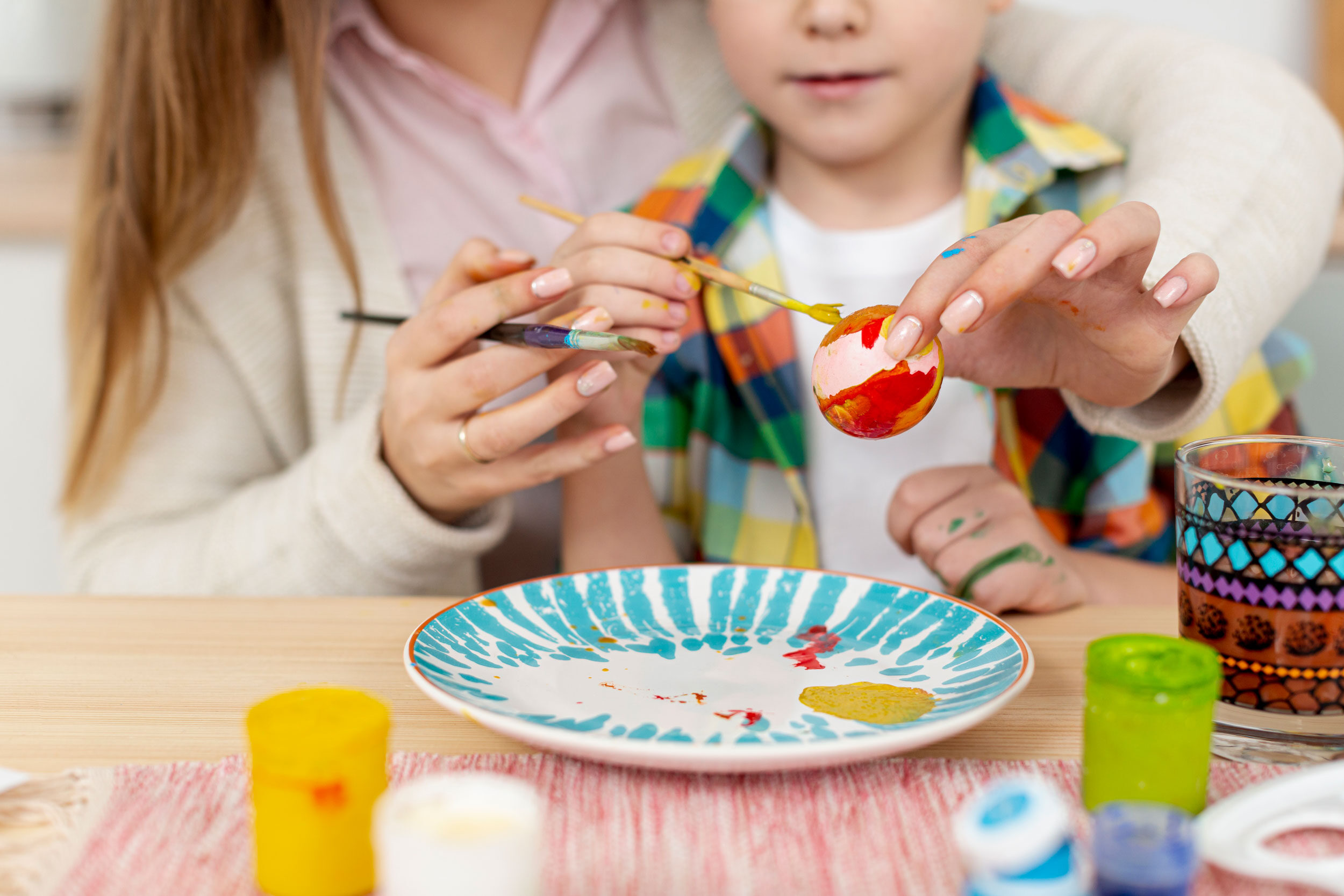 Weihnachtsgeschenke basteln mit Kindern: Kreative Ideen für kleine Künstler
